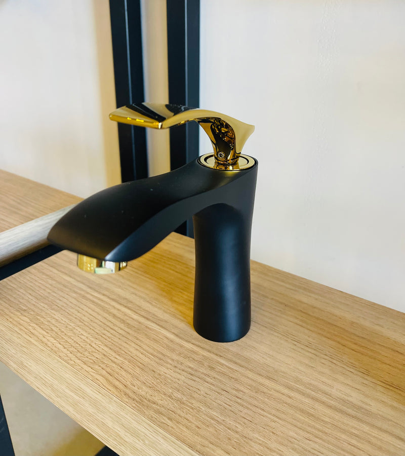 misturador monocomando para lavatório black matte e dourado