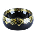 cuba de cerâmica preta com detalhes dourado