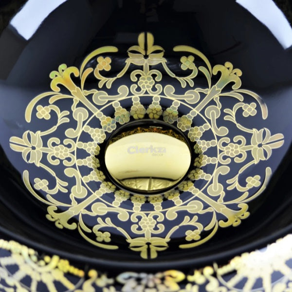 cuba de cerâmica preta com detalhes dourado
