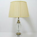 abajur bege com base de cristal e detalhe dourado 